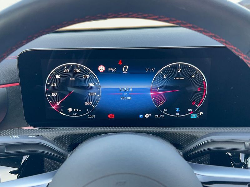 Mercedes-Benz CLA 200 d AMG Style - fotka 18 z 37