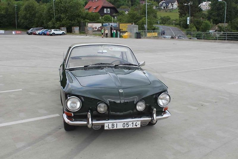 Na Centrální parkoviště P1 ve Skiareálu Ještěd se sjelo přes sedm desítek účastníků.