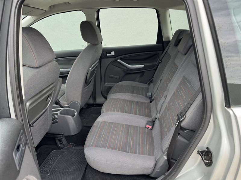 Ford C-MAX 1,6 TDCi 66kW klima - fotka 19 z 45