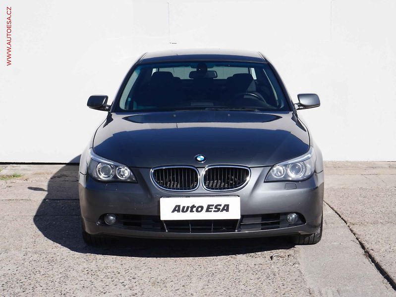 BMW Řada 5 (2005) 2.5i, ČR, AC, xenon - fotka 2 z 15