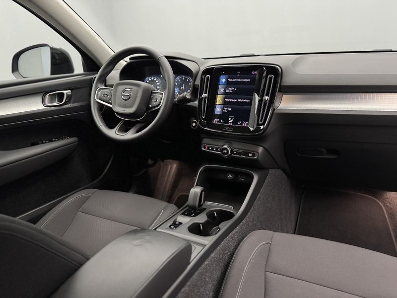 Volvo XC40 T3 MOMENTUM CZ 1.maj - fotka 4 z 31