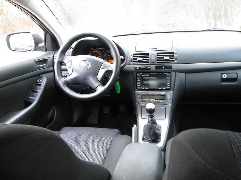 Toyota Avensis (2008) 2,2  130 KW - fotka 17 z 24