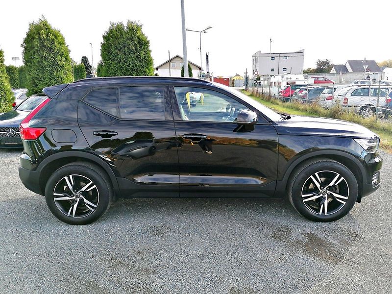 Volvo XC40 (2022) 1.5 T3 R-DESIGN Aut. - fotka 6 z 35