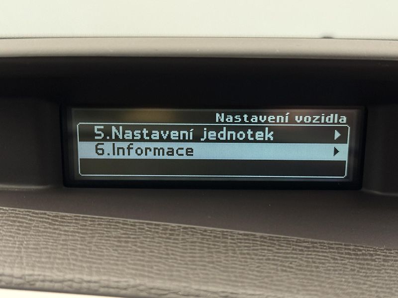 Volvo XC60 D4 AWD SUMMUM AUT CZ - fotka 34 z 45