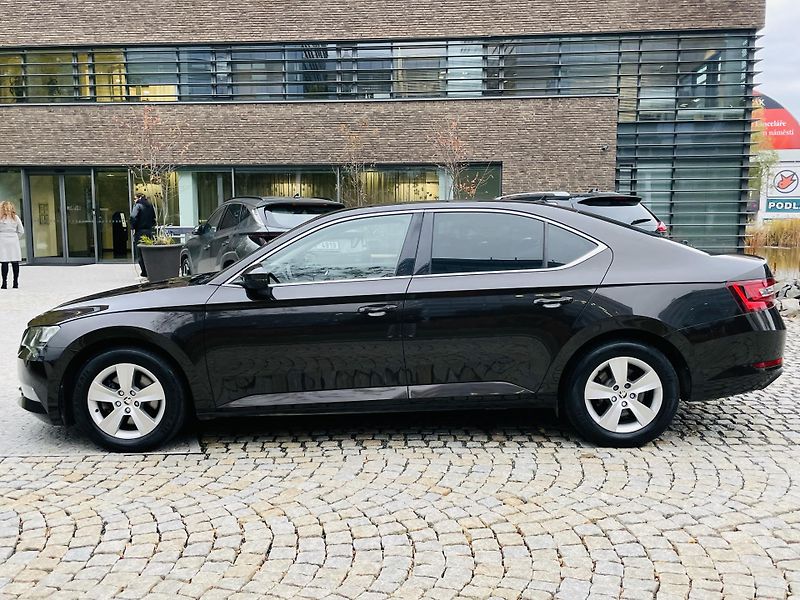Škoda Superb 1.4TSI 1.MAJITEL KAMERA VÝHŘEV - fotka 19 z 48