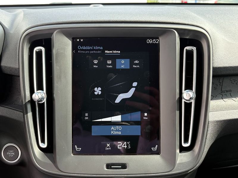 Volvo XC40 Momentum core T2 95kW - fotka 23 z 23