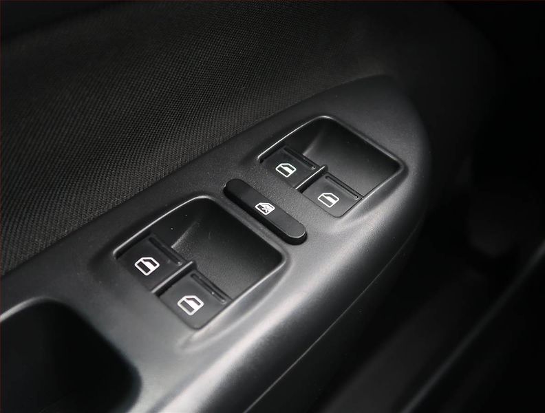 Škoda Octavia (2012) Ambition 1.6 TDI, Tempomat - fotka 15 z 19