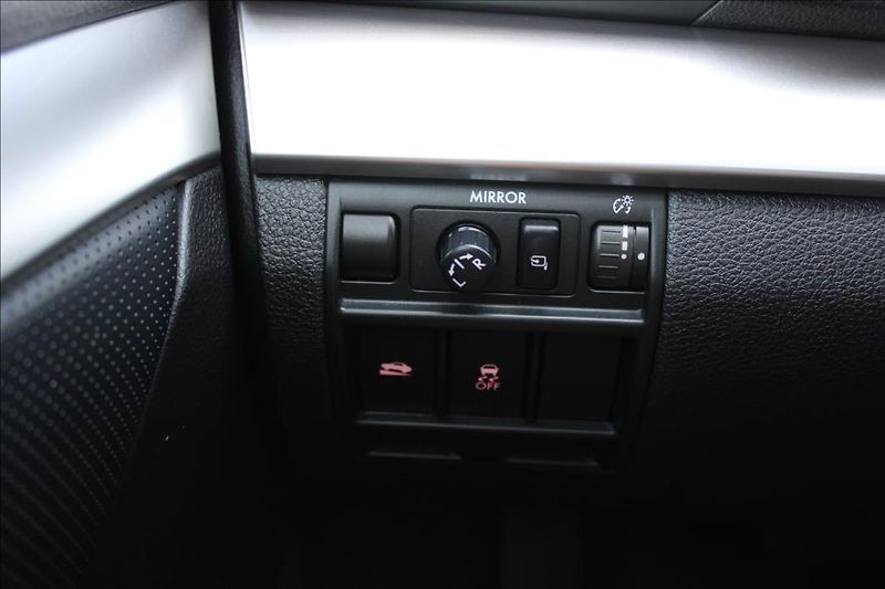 Subaru Outback 2,0 D  4 x 4, ČR, SERVISKA - fotka 20 z 29