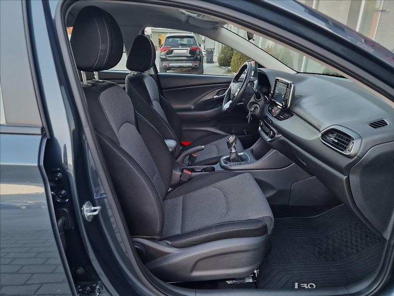 Hyundai i30 1.6CRDi Comfort,ČR,1.Majitel - fotka 14 z 50