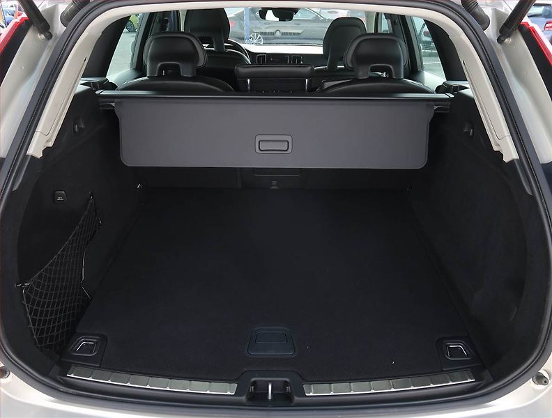 Volvo XC60 (2018) Momentum D4 AWD, 4X4,Automat - fotka 14 z 23