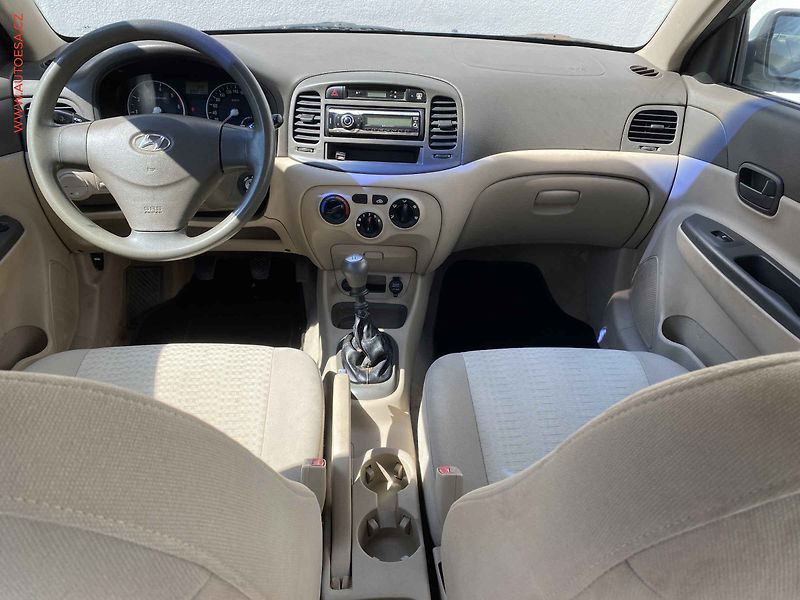 Hyundai Accent (2007) 1.5 CRDi, 1.maj,ČR, TZ, park - fotka 8 z 16