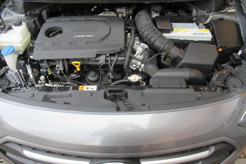 Hyundai i30 1.6 CRDi 16V  KLIMA   AUTOMAT - fotka 19 z 20