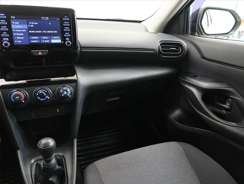 Toyota Yaris Cross (2023) 1.5 VVT-i - fotka 8 z 14
