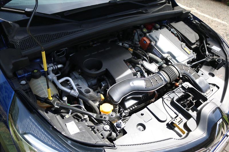 Renault Captur (2020) 1,6 Intens E-TECH Plug-in - fotka 65 z 71
