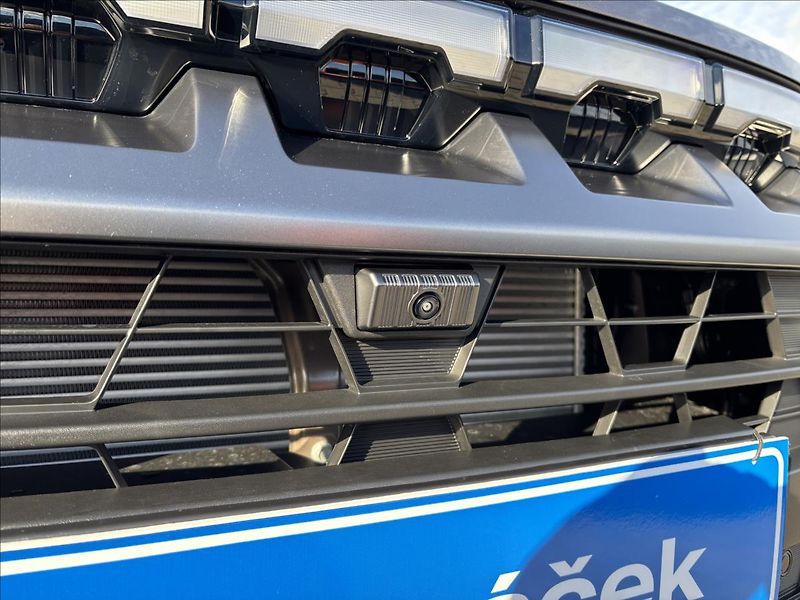 KGM Musso Grand 2,2 Premium 148kW 4x4 DPH - fotka 10 z 51