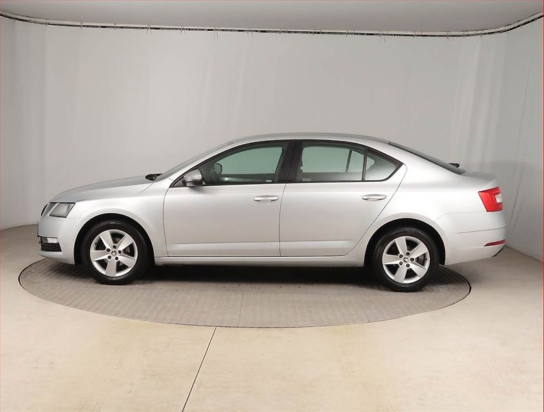 Škoda Octavia (2019) 1.6 TDI, Tempomat - fotka 3 z 15