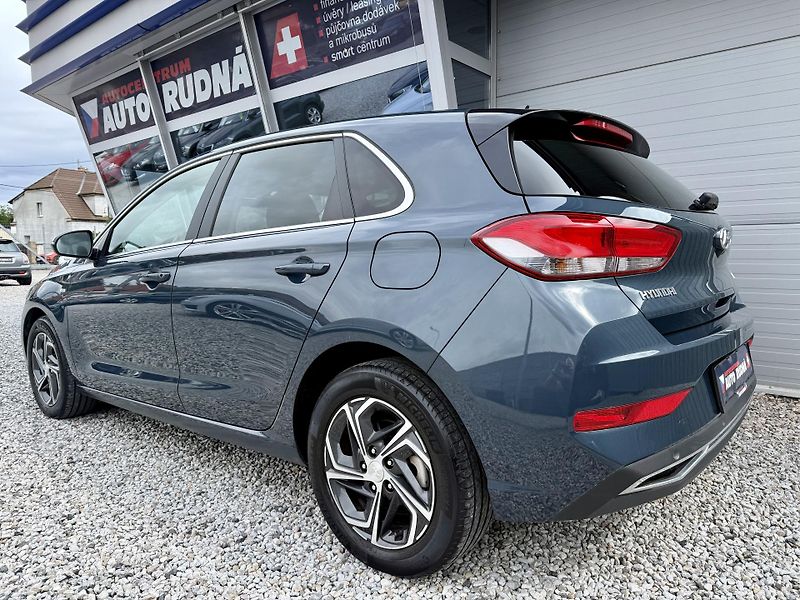 Hyundai i30 1,5 T-GDI DCT Smart Automat ČR - fotka 13 z 40