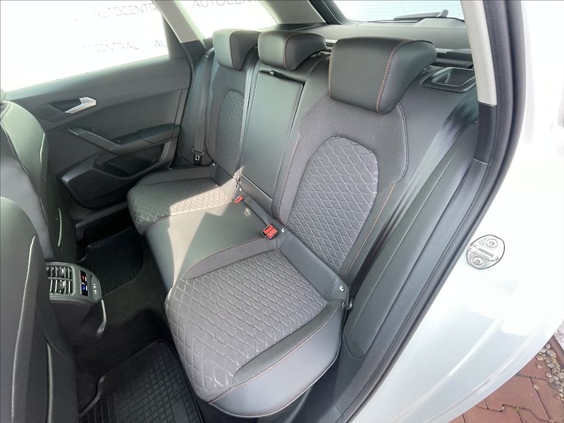 Seat Leon 2,0 TDi,FR,110kW,DSG,1.maj.,ČR - fotka 23 z 24