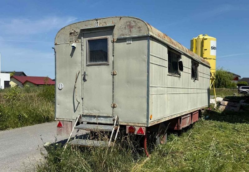 V autobazarech můžete koupit kuriozní vozidla.
