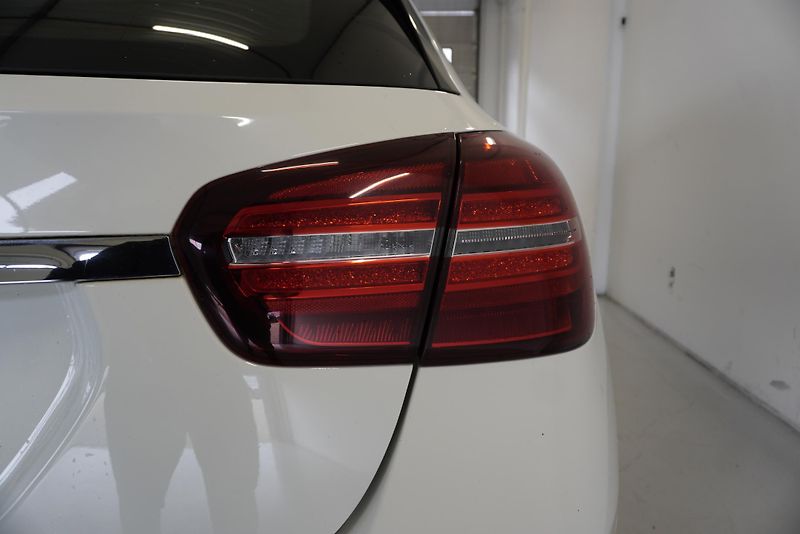 Mercedes-Benz GLA 200 2.2D 100 kW AUTOMAT - fotka 10 z 32