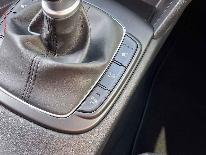 Hyundai Kona (2018) 1.0 T-GDi, AC, navi, park - fotka 18 z 19