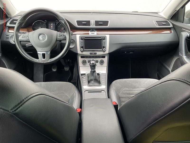 Volkswagen Passat (2013) 2.0 TDi, ČR, Bixen, kamera - fotka 7 z 18