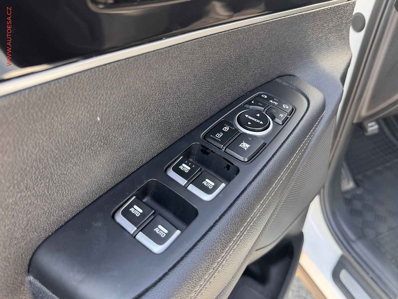 Kia Sorento (2017) 2.2CRDi 4x4, ČR, AT, bixen - fotka 13 z 15
