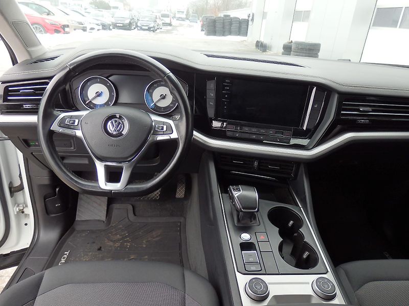 Volkswagen Touareg 3.0 TDI 170 kW ZÁVĚS, ODPOČET - fotka 14 z 23