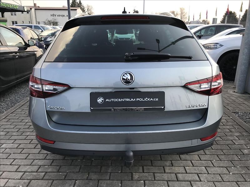 Škoda Superb 1,6 - fotka 6 z 16