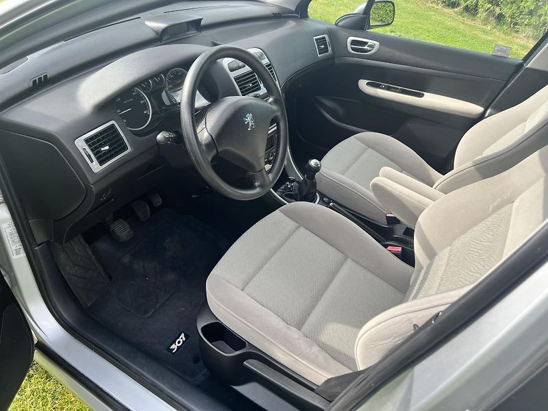 Peugeot 307 2.0HDI 66KW,PANORAMA,TZ,1MAJDR - fotka 11 z 46