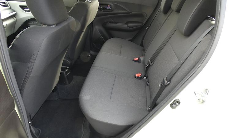 Suzuki Swift 1.2 DualJet mHEV Premium - fotka 20 z 23