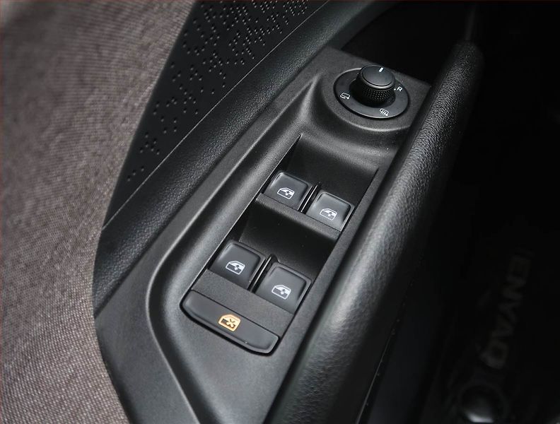 Škoda Enyaq (2021) Suite iV 60 (62 kWh), SoH 91% - fotka 18 z 23