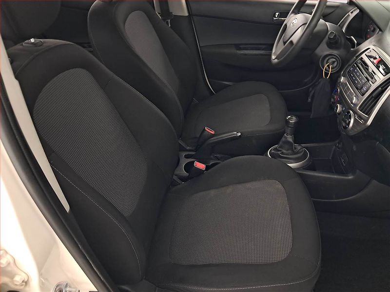 Hyundai i20 (2013) 1.2, ČR,1.maj, Serv.kniha - fotka 9 z 17