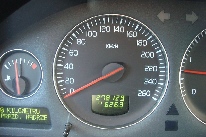 Volvo V70 (2005) 2.4 D5, AUT.,ČR - fotka 51 z 54