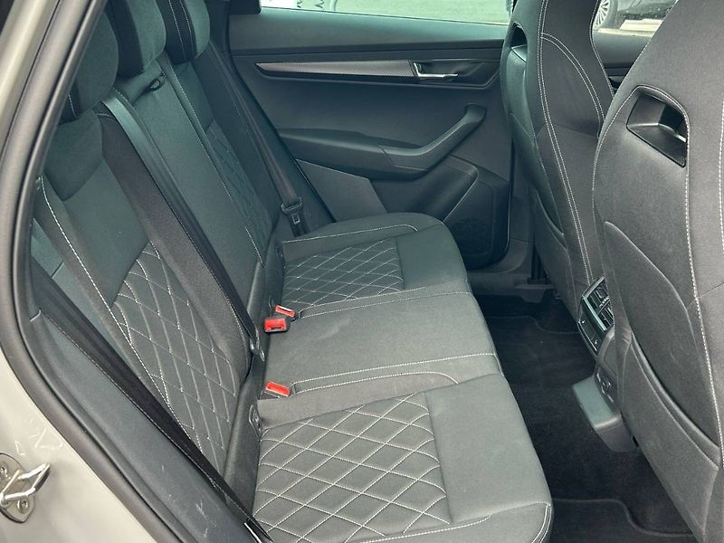 Škoda Karoq (2022) 1.5 TSI 7DSG Sportline - fotka 18 z 33