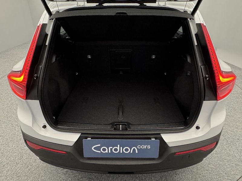 Volvo XC40 (2026) B3 AUT DARK PLUS - fotka 6 z 23