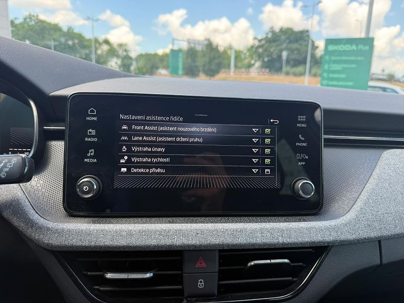 Škoda Scala Selection 1.0 TSI 85kW - fotka 14 z 25