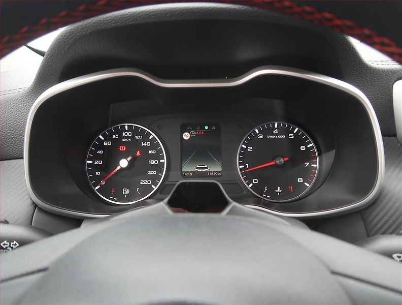 MG ZS (2025) 1.5, Serv.kniha, Navi - fotka 11 z 18