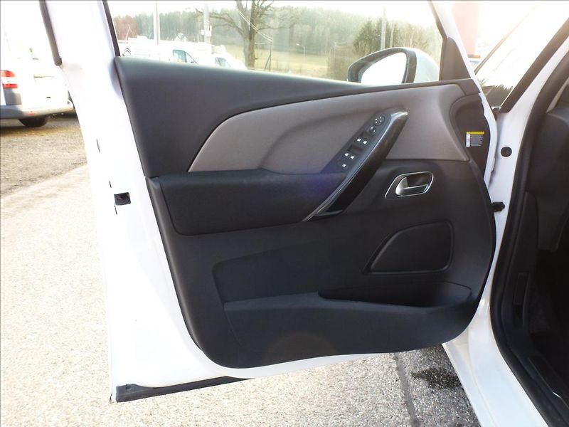 Citroën Grand C4 Picasso 2,0 HDI 7míst 150HP AUT Polar - fotka 16 z 57