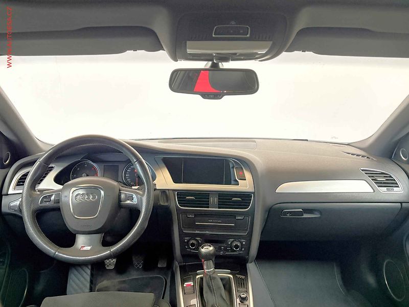 Audi A4 (2010) 2.0 TDi, S-line, bixen, +ALU - fotka 8 z 19