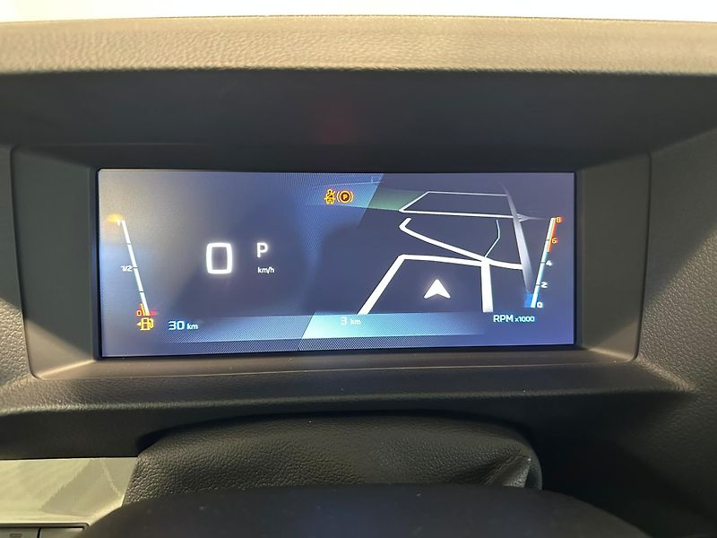 Peugeot Traveller (2026) Allure L2 2.2 BlueHDi 180 EAT8 - fotka 18 z 28
