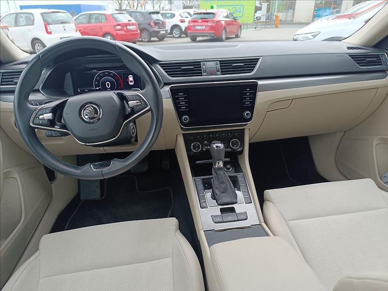 Škoda Superb 2,0 TDi DSG Style - fotka 11 z 19