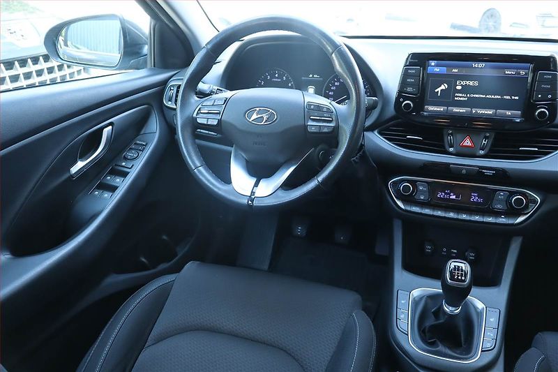 Hyundai i30 (2019) Family 1.4 T-GDI, Serv.kniha - fotka 7 z 22