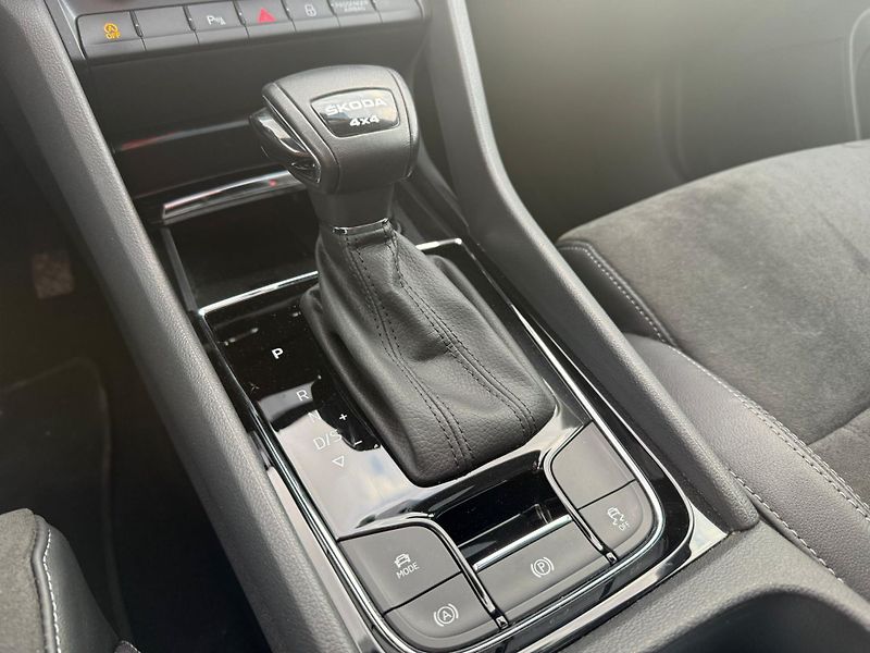 Škoda Karoq Style 2.0 TDI 110kw DSG 4x4 - fotka 19 z 27