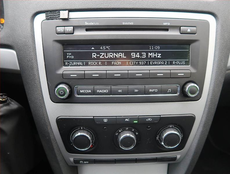 Škoda Octavia (2012) 2.0 TDI, Tempomat - fotka 12 z 15