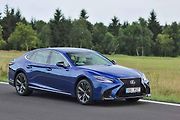 Lexus LS 500.