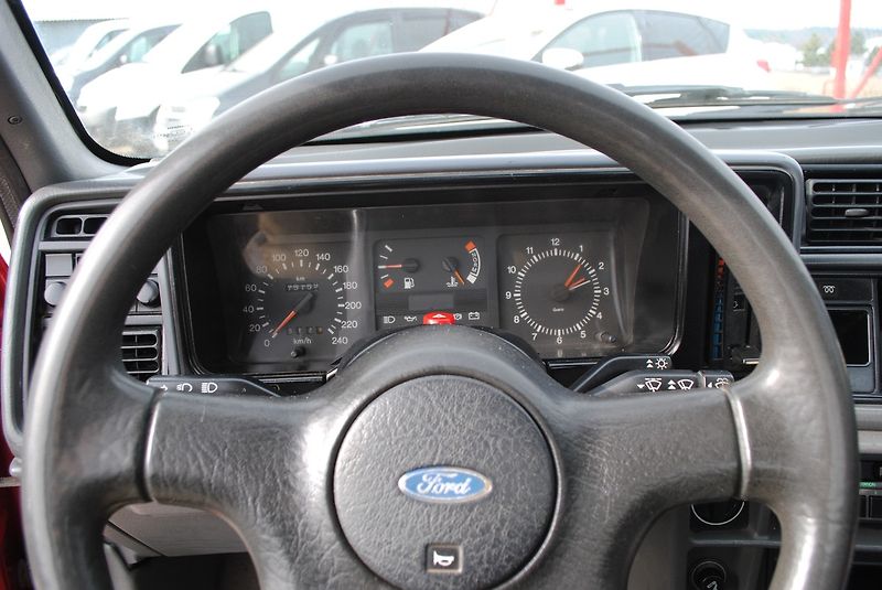 Ford Sierra 1,8 P100 - fotka 17 z 32