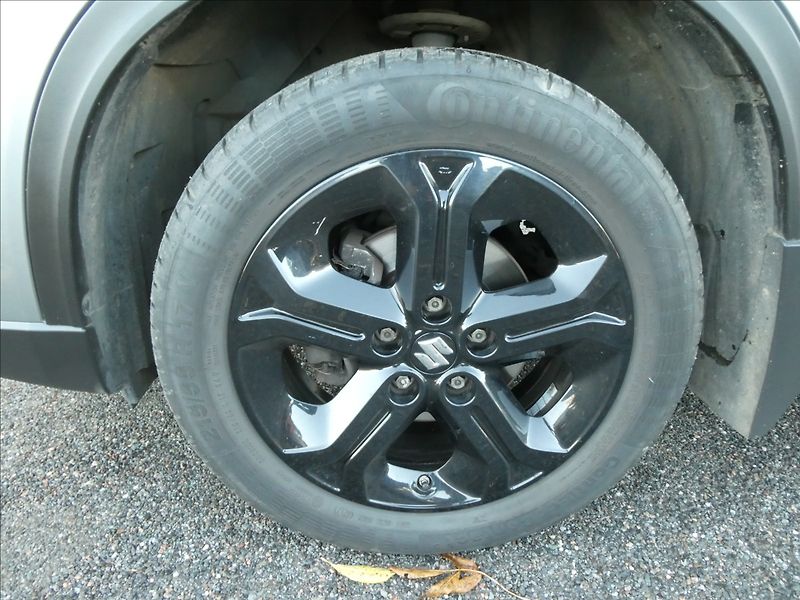 Suzuki Vitara 1,4 BJet 103kW 1.maj,4x4,závěs - fotka 18 z 49