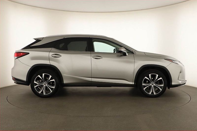 Lexus RX 400h (2023) 300 AWD - fotka 6 z 21