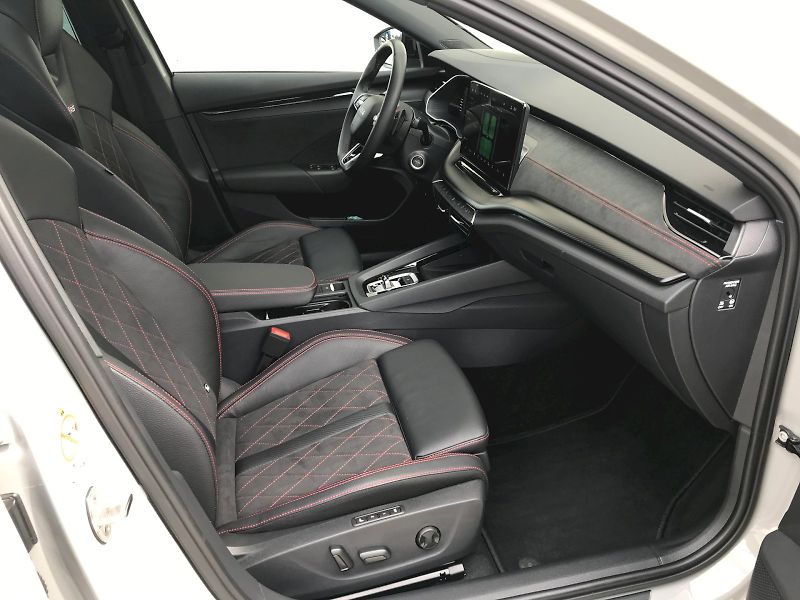 Škoda Octavia (2025) COMBI RS 2,0 TSI 195 KW 7-STUP - fotka 19 z 31